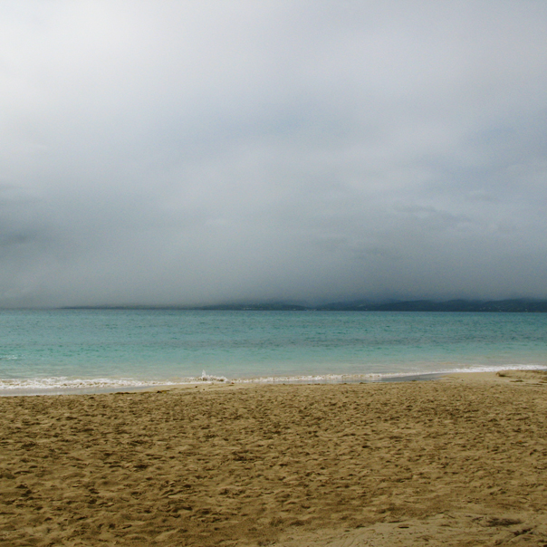 © Julie Chetaille | guadeloupe janv 2010 | Menu du jour Matin : petit dej sur la plage Midi : repas au P'tit creux Soir : ti punch dans la piscine