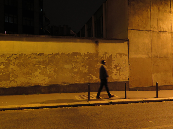 © Julie Chetaille | paris 2016 | "La nuit était étrangement douce pour la saison. Les lumières de la ville diffusaient une lumière orangée qui teignait le ciel d'un espoir mystérieux." Gil - Célia Houdart