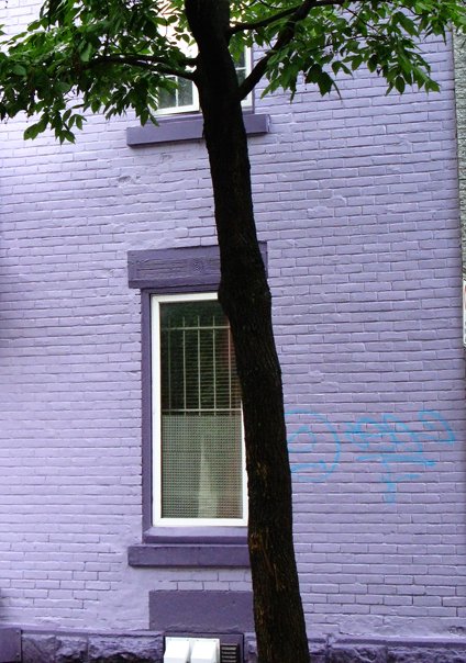 © Julie Chetaille | montréal juil 2010 | Purple lady, purple house